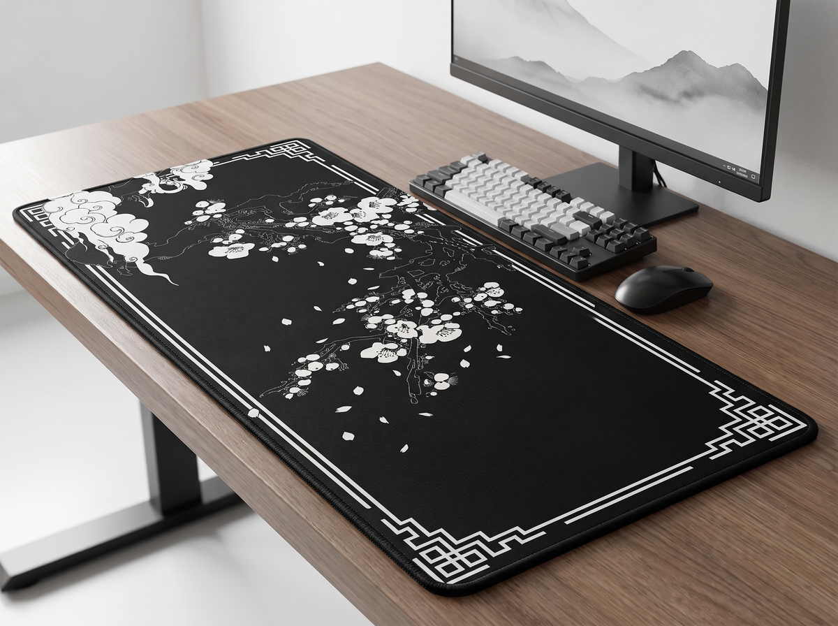 Tapis de souris Sakura Frame noir et blanc dans un setup premium, vue 3